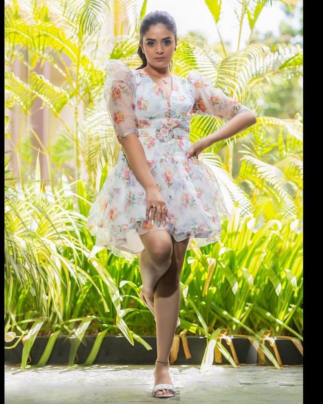 Sreemukhi 2