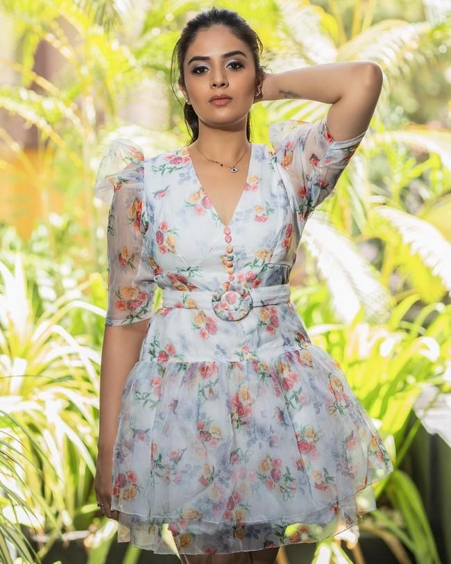Sreemukhi 7