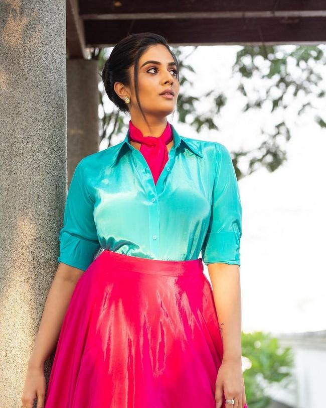 Sreemukhi 12