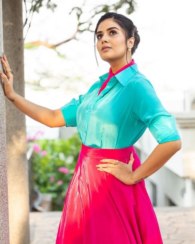 Sreemukhi 13