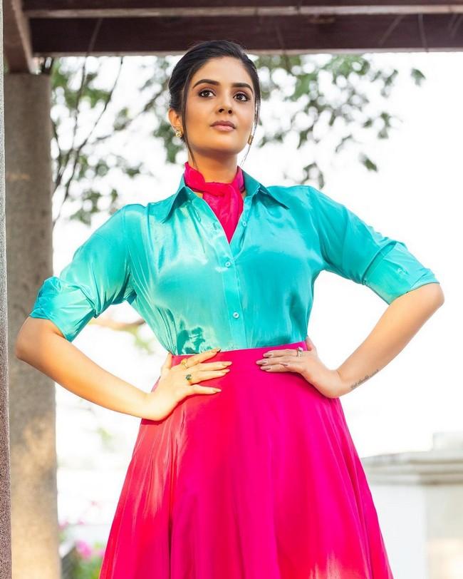 Sreemukhi 16