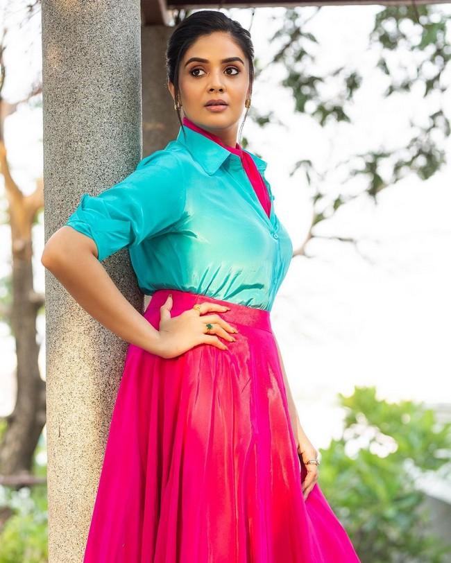 Sreemukhi 17