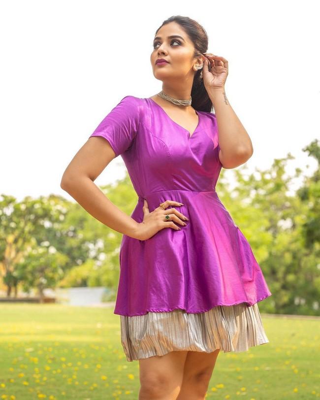 Sreemukhi 4