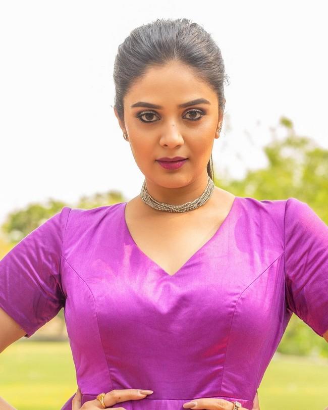 Sreemukhi 5