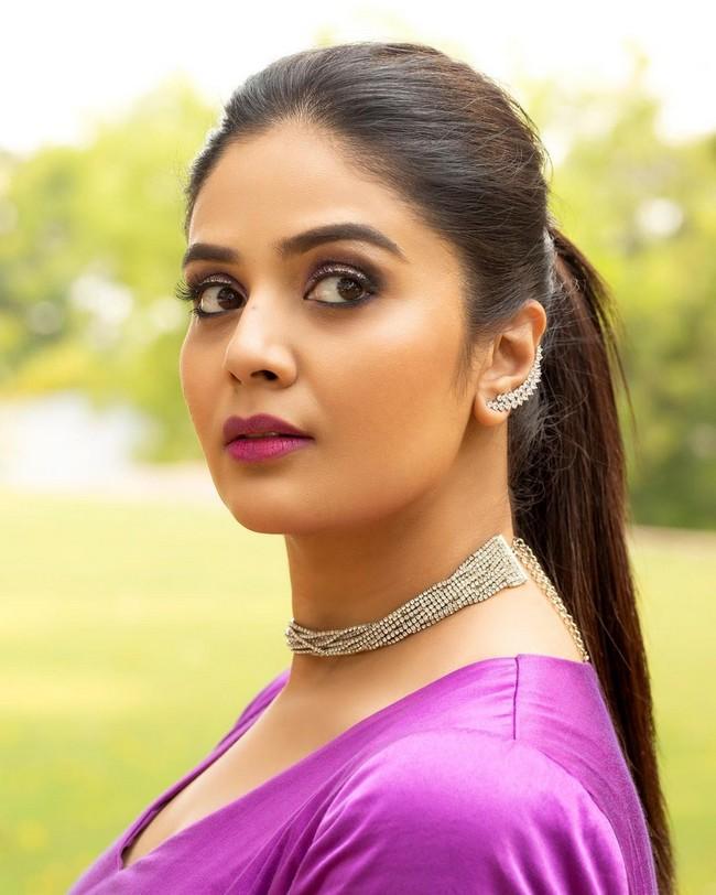 Sreemukhi 6
