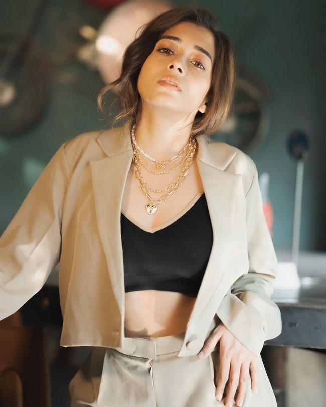 Tina Ddatta 4