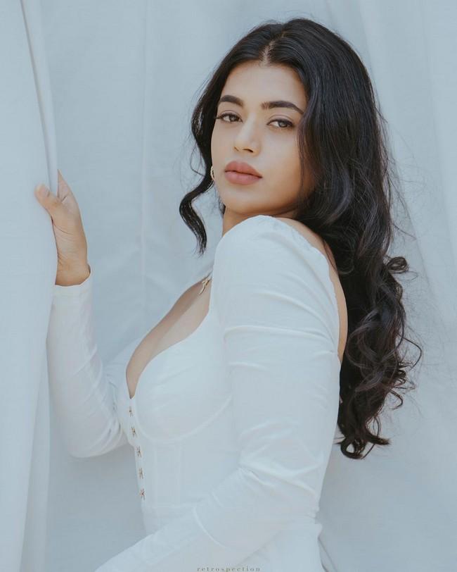Yamini Bhaskar 5