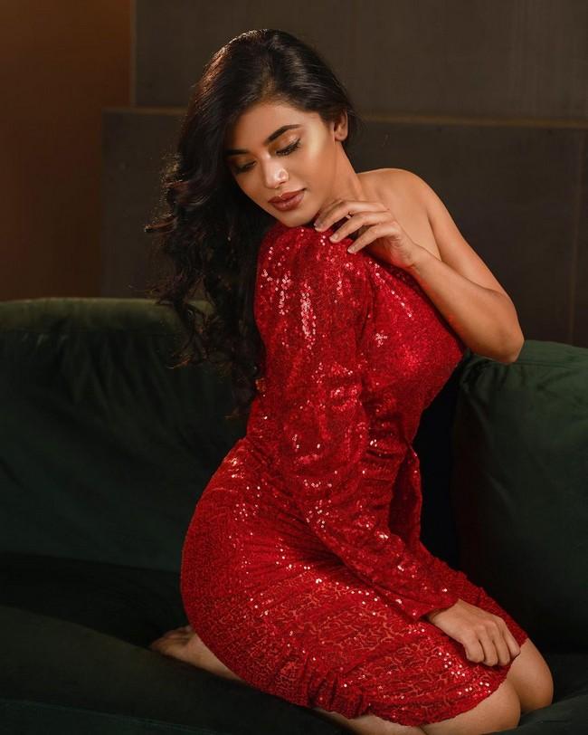 Yamini Bhaskar 9