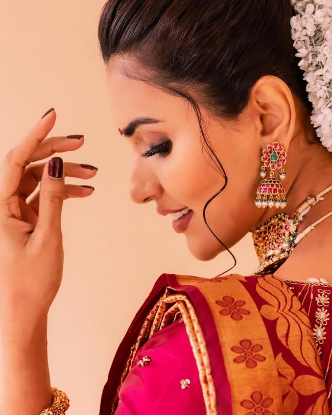 Akshara Gowda 7
