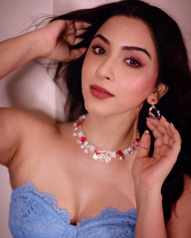ESSHANYA MAHESHWARI 11