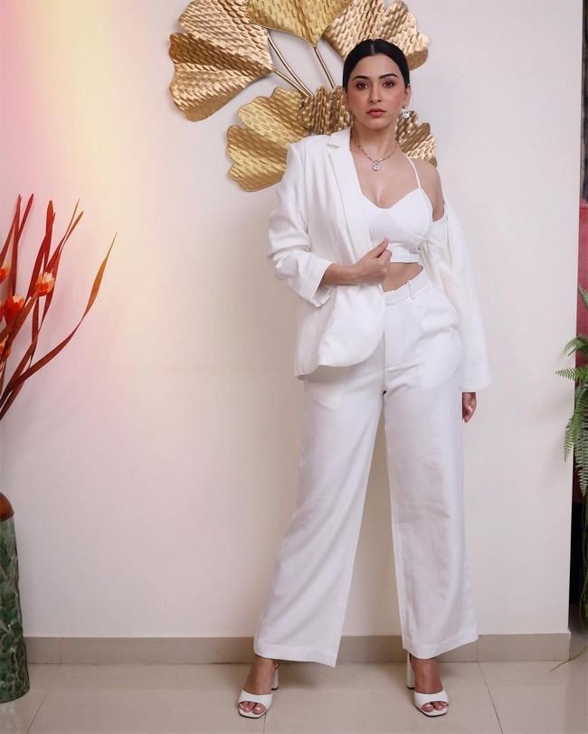ESSHANYA MAHESHWARI 3