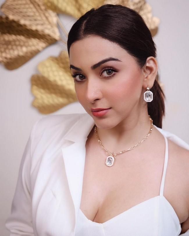 ESSHANYA MAHESHWARI 4