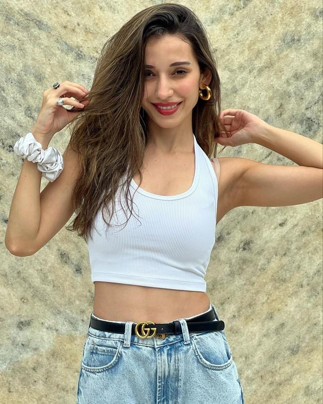 Heli Daruwala 10