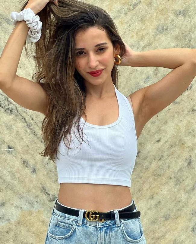 Heli Daruwala 9