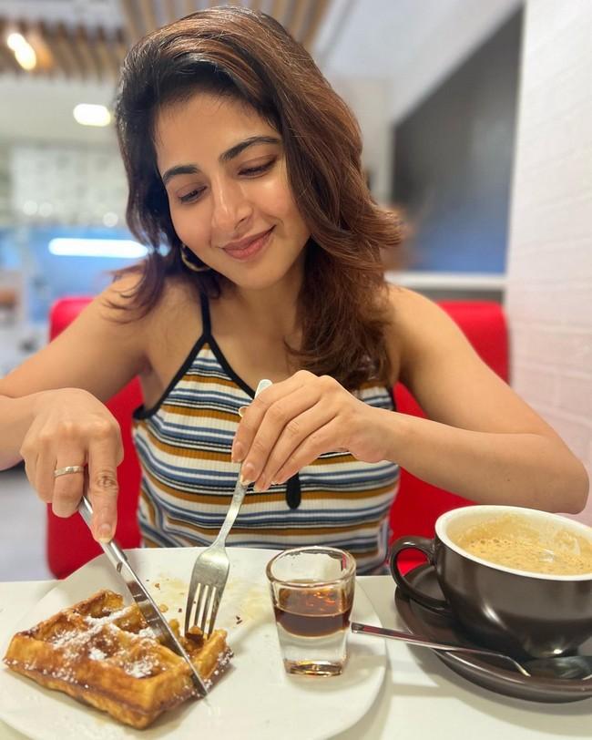 Iswarya Menon 10
