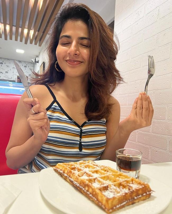Iswarya Menon 11