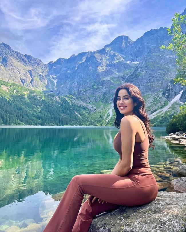Janhvi Kapoor 8