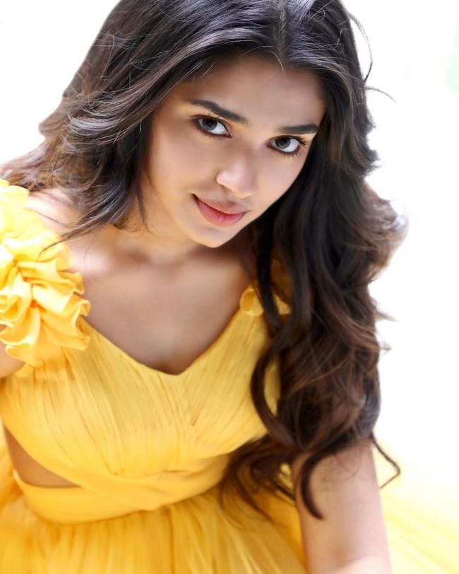 Krithi Shetty 6