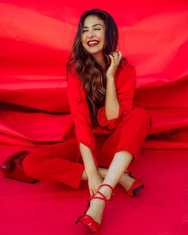 Malvika Raaj 9