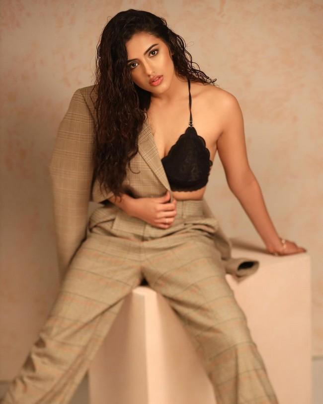 Malvika Sharma 5
