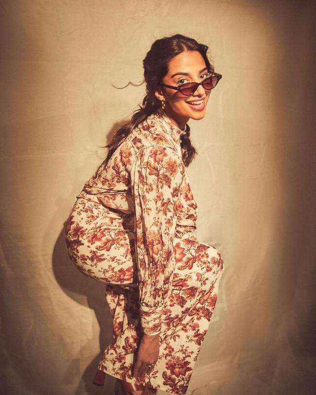 Meenakshii Chaudhary 6