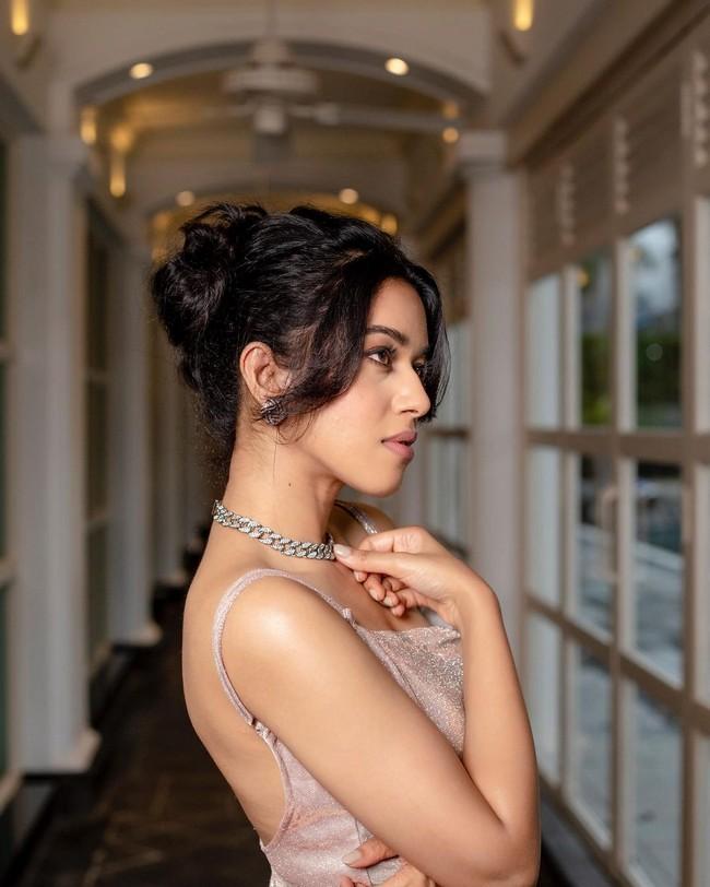 Mirnalini Ravi 6
