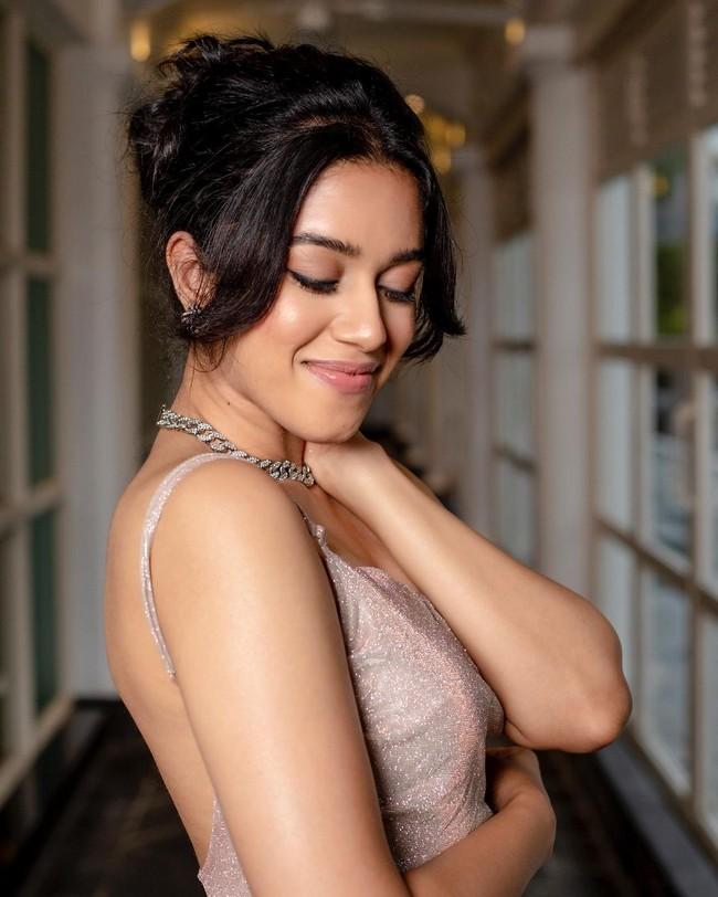 Mirnalini Ravi 7