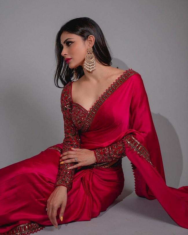Mouni Roy 6