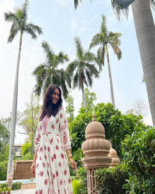 Mrunal Thakur 11