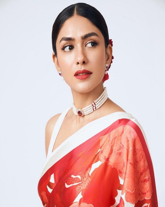 Mrunal Thakur 5