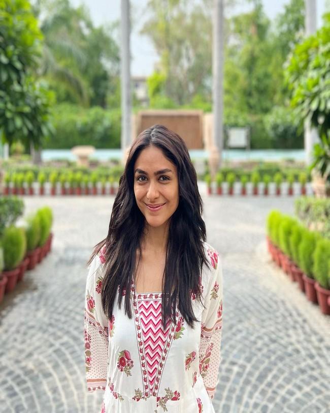Mrunal Thakur 9