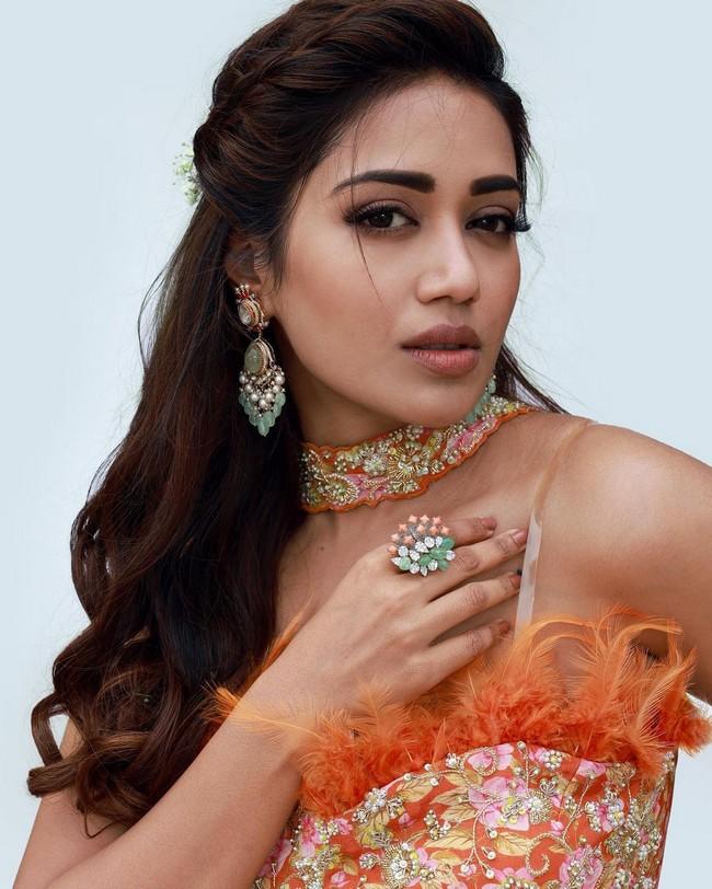 Nivetha Pethuraj 13
