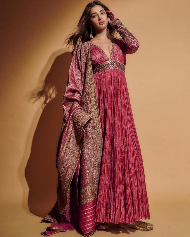 Pooja Hegde 12