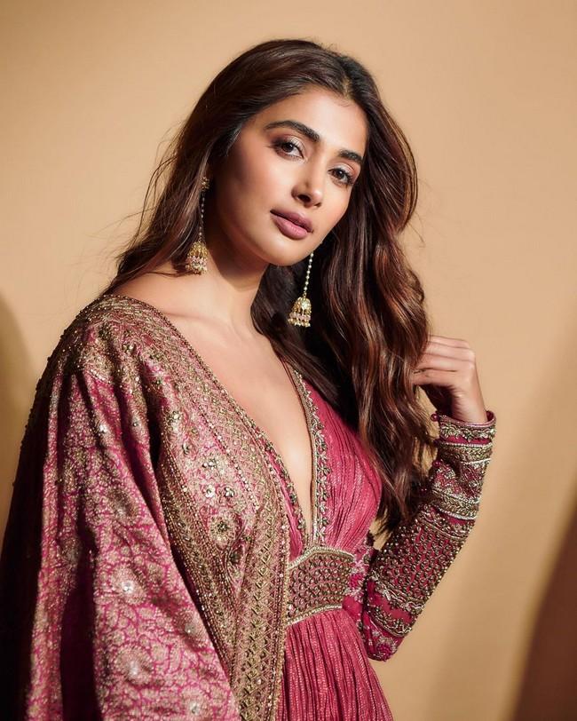 Pooja Hegde 13