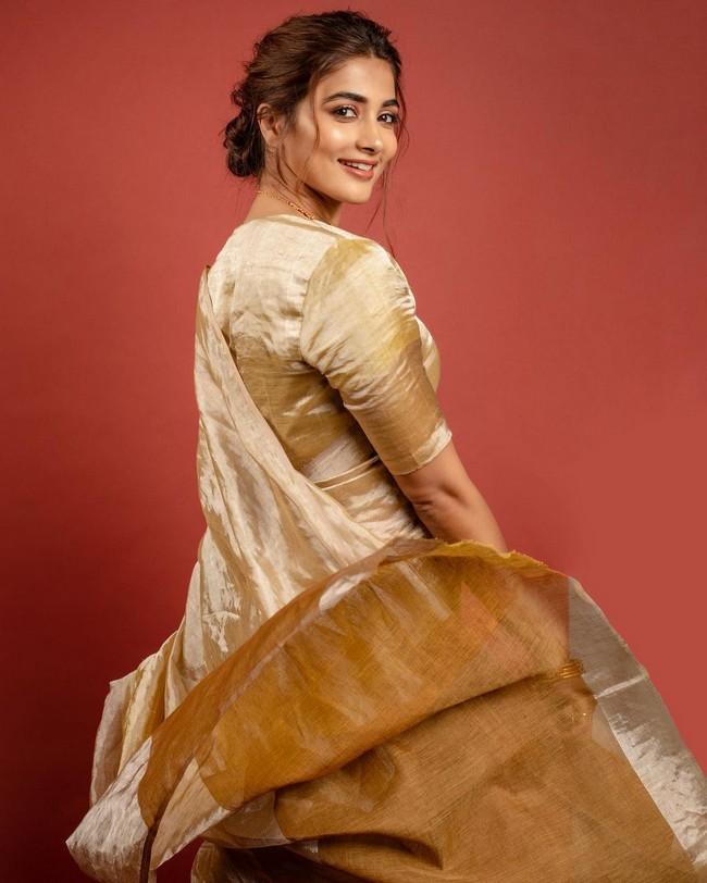 Pooja Hegde 7