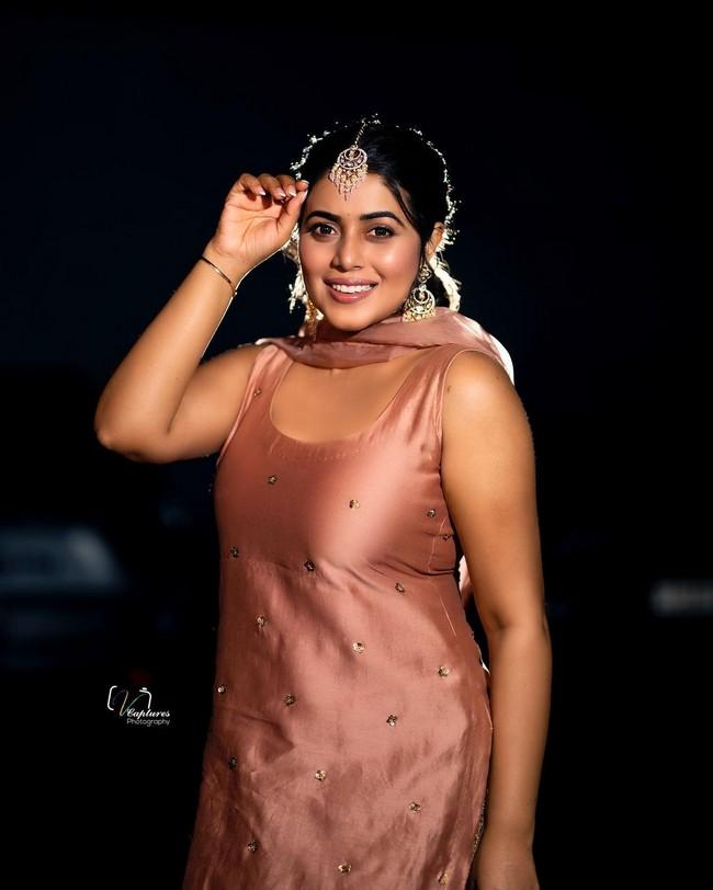 Poorna 14