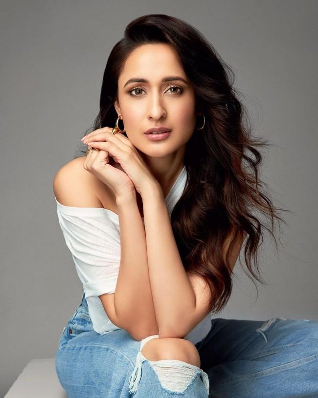 Pragya Jaiswal 8