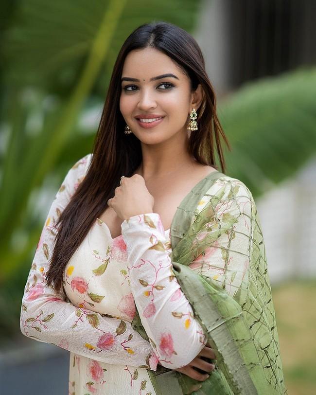 Pujita Ponnada 8