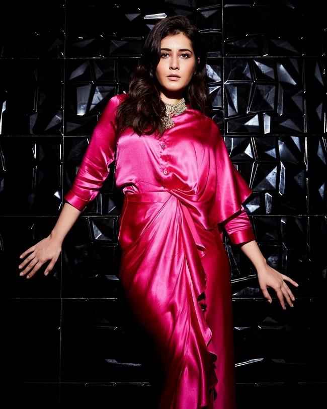 Raashii Khanna 5