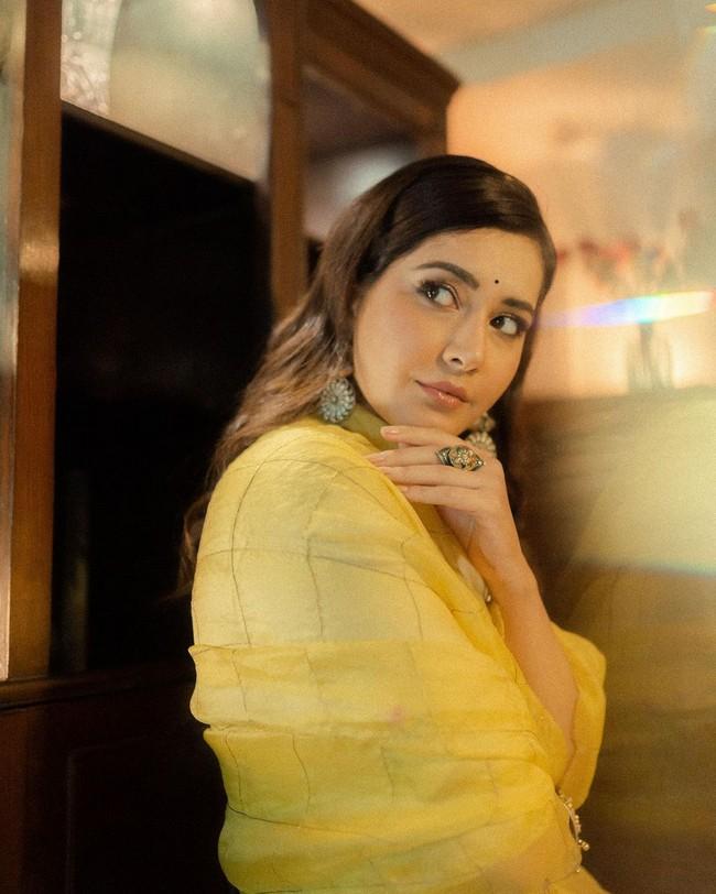 Raashii Khanna 7
