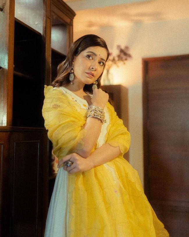 Raashii Khanna 9