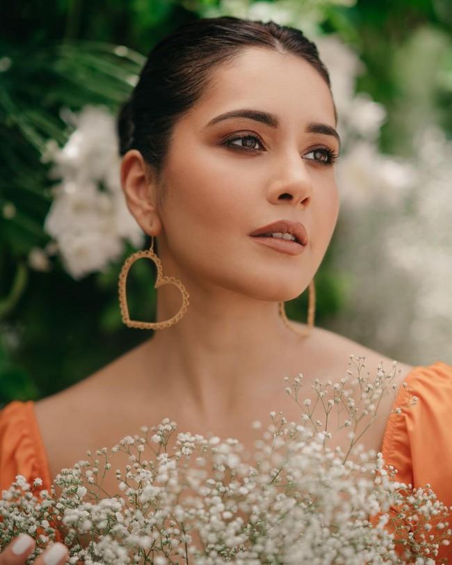 Raashii Khanna 11