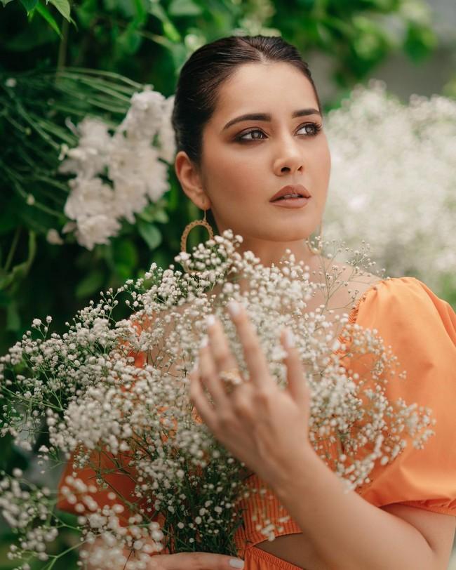 Raashii Khanna 12