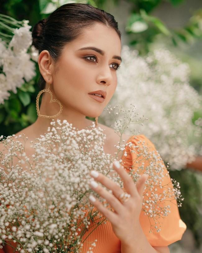Raashii Khanna 9