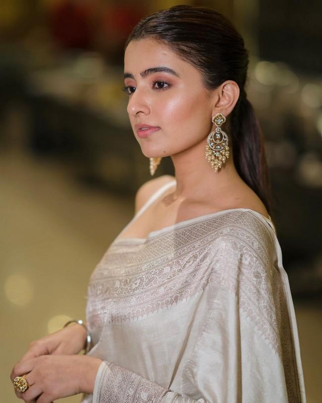 Rukshar Dhillon 10