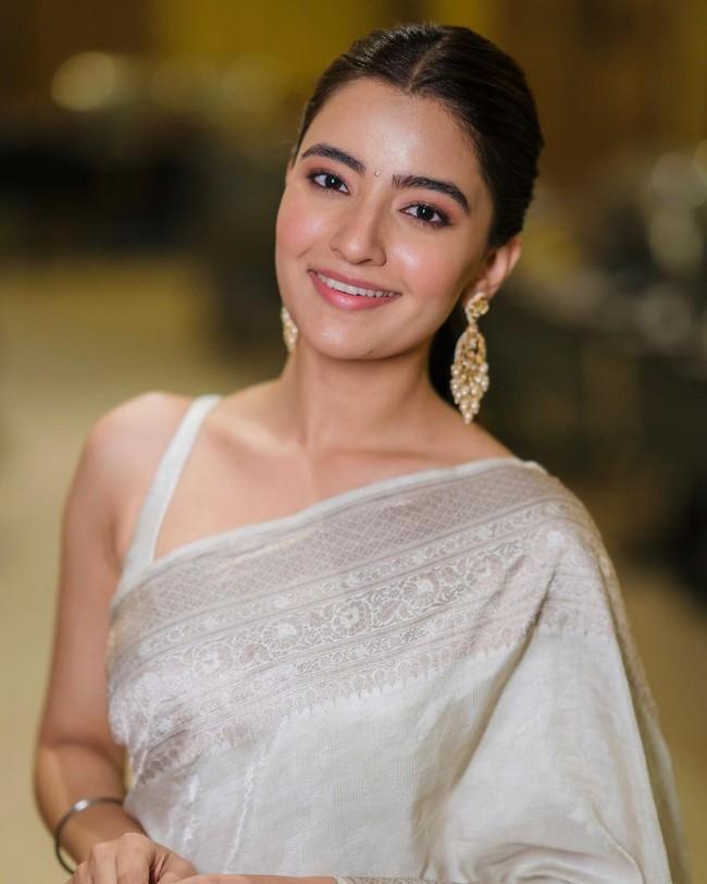 Rukshar Dhillon 8