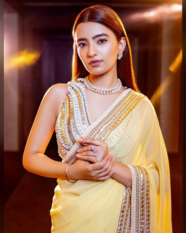 Rukshar Dhillon 4