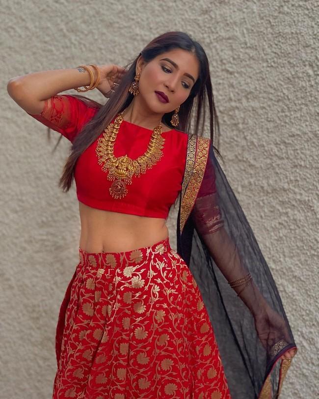 Sakshi Agarwal 6