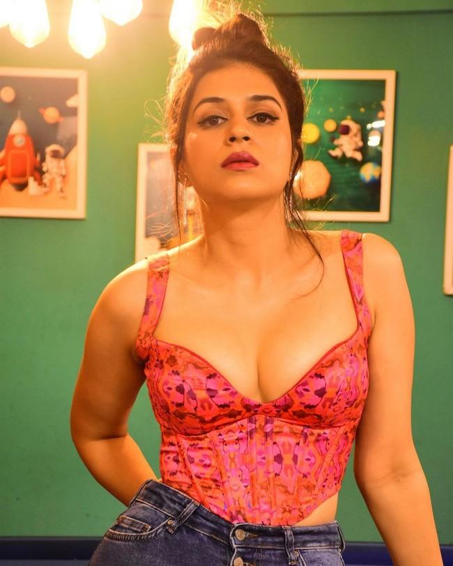 Shraddha Das 4