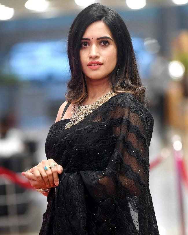 Sravanthi 4
